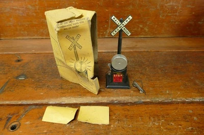 Louis Marx Vintage 1940’s Bell Ringing Crossing Signal #418 Complete w/ Box - Image 1 of 4