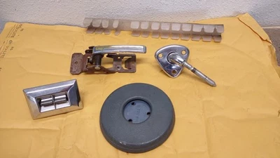 1970-1981 CAMARO ЗАПЧАСТИ ЛОТ КЛАКСОН КРЫШКА КОНСОЛИ ПЕРЕКЛЮЧАТЕЛЬ SUNVISOR ПОДЛОКОТНИК КЛАКСОН КРЫШКА - Изображение 1 из 3