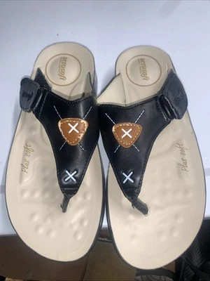 Aerosoft womens thong sandal size 8 M black color 1.5 inch heel - Image 1 of 4