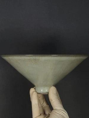 Antiguo cuenco cónico agrietado de porcelana oficial china Foto 1 de 4