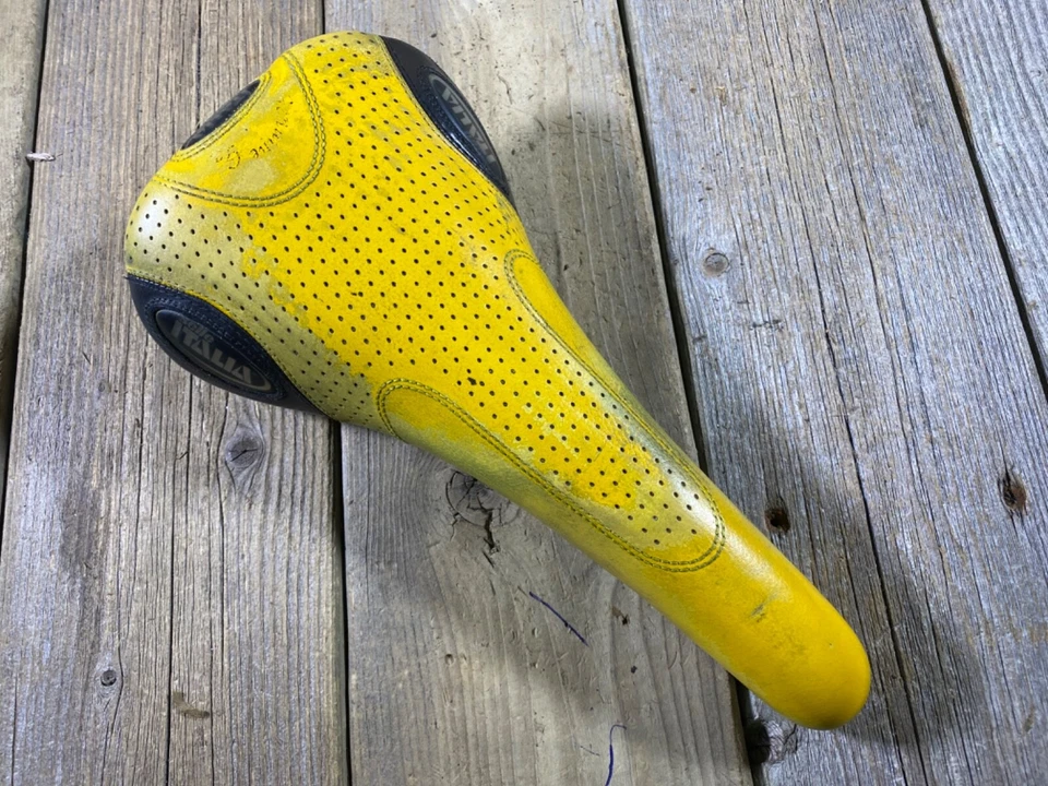 Sillín de ciclismo Selle Italia amarillo USADO Foto 1 de 4