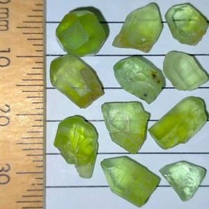 Peridot rough gemstones loose natural crystals parcel Olivine Forsterite 30.7ct - Picture 1 of 6