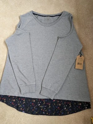 Volantes Tallados Manga Larga Corte Hombro, Gris Con Dobladillo Floral Mujer XL Foto 1 de 4