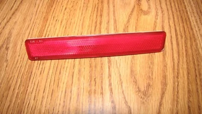 MERCURY MARINER REAR SIDE MARKER REFLECTOR RH 2005-2007 OEM PASSENGER - Image 1 of 2