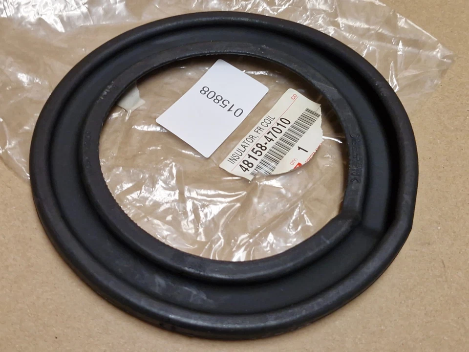 Montaje de goma de resorte helicoidal delantero Toyota Corolla E120 E130 48158-47010 genuino NUEVO Foto 1 de 4