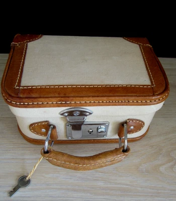 Ancienne petite valise de poupée boite à couture petit sac à main cuir VINTAGE - Photo 1/4