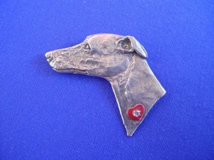 GALGO WHIPPET con pasador de corazón #11T joyería de perro peltre por Cindy A. Conter - Imagen 1 de 1