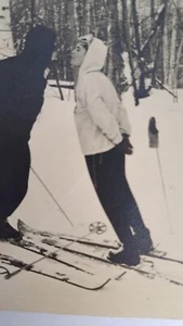 B&W Photo Skiers Kissing Great Condition - Picture 1 of 4