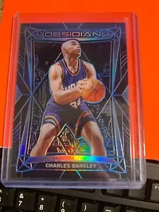 2023-24 OBSIDIAN CHARLES BARKLEY BLUE ETCH 13/30 ~ #25 PHOENIX - Foto 1 di 1