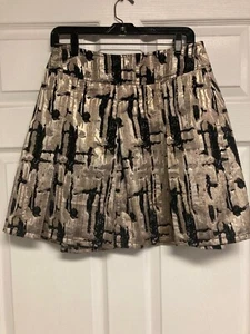 Gonna nera broccato metallico oro basilico Lola taglia junior large fit-n-Flare a pieghe - Foto 1 di 5