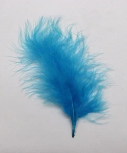 30 piezas plumas de plumaje marabou 2-5" color: azul cielo para manualidades, Halloween - Imagen 1 de 2