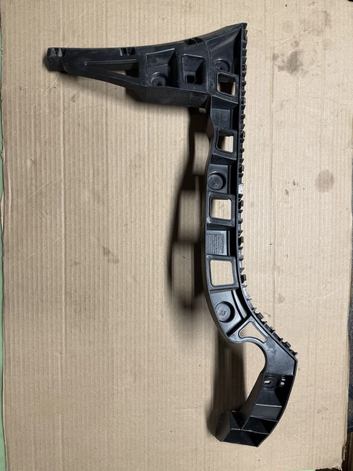 原始设备制造商 2012 - 2015 年大众帕萨特侧固定器大众 561-807-393 LH 左侧 — 第 1/4 张图片