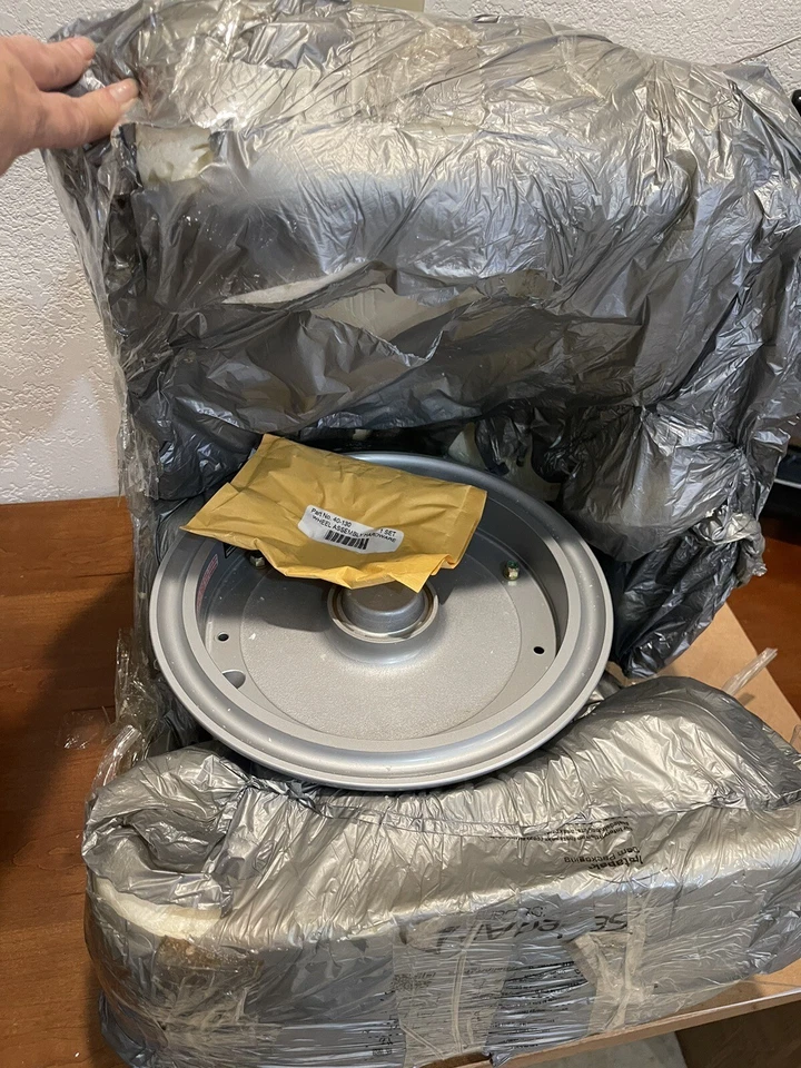 Conjunto de rueda Cleveland 40-130 para Piper, PA31-350 Chieftain y EMB 312 Embraer Foto 1 de 4