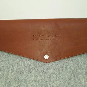 Monte & Coe hecho a mano, folio para computadora portátil 15,5 pulgadas Lana, cálido, cuero, dorado a presión   - Imagen 1 de 6