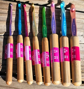 Susan Bates Set of 8 Bamboo Handle Crochet Hooks - Also Save Some $ - Picture 1 of 3