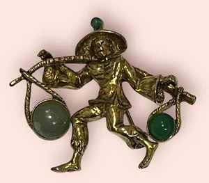 Spilla vintage firmata Oleg Cassini anni '50 firmata finto vetro giada tono oro - Foto 1 di 7