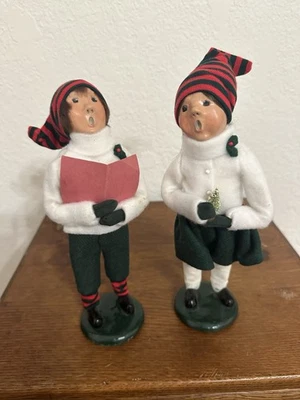 Byers Choice Ltd 2 Carolers - Image 1 of 4