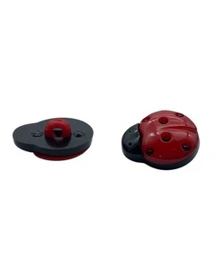 Bottoncino Decorativo in Plastica – Coccinella | Ø 15 mm | Rosso & Nero BTC-15 - Imagen 1 de 8