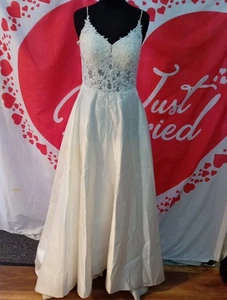 Wedding dress size 8 ivory lace/satin, check measurements, H - Picture 1 of 6
