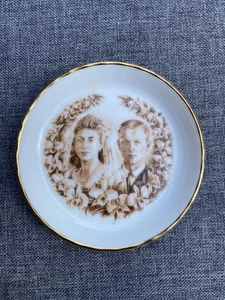 Royal Doulton Queen Elizabeth & Prince Philip Golden Wedding Anniversary Trinket - Picture 1 of 5