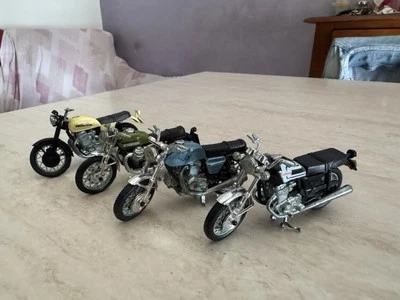 Lotto 4 moto Polistil Ducati Yamaha Honda Guzzi 1:24 anni 70 da collezione - Immagine 1 di 4