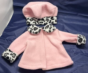 Dream World 18 Zoll Puppe rosa Kunst Leopardenfell Wintermantel und passende Mütze - Bild 1 von 3