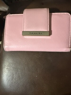 Розовый женский бумажник Tahari - Изображение 1 из 4