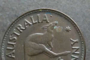 * 1953 HALFPENNY GOOD CIRCULATED FAR AWAY DOT #FJP45 - Picture 1 of 9