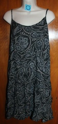 VESTIDO DE SOL GRANDE MOSSIMO para dama (paisley gris con correas ajustables) usado en excelente estado Foto 1 de 2