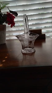 Klarer Korb mit geätztem Glasgriff 6,25" hoch - Bild 1 von 1