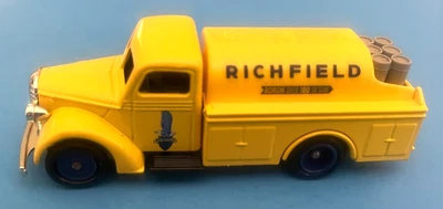LLEDO PROMOTIONAL GAS TANKER TRUCK RICHFIELD 100 OCTANE YELLOW DIE-CAST 1:64 - Image 1 of 4