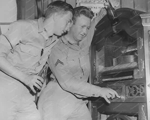 Wurlitzer Jukebox Model 750 Colonial 1941 Vintage 8x10 Reprint Of Old Photo - Picture 1 of 1