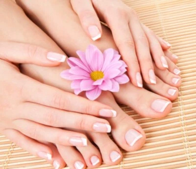 Künstliche Nägel ,Wimpernverlengerung mit eine neue Methode   - Bild 1 von 4