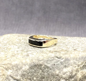 Men's Vintage 14k Yellow Gold & Horizontal Black Onyx Pinky Ring Size 5-3/4 - Picture 1 of 7