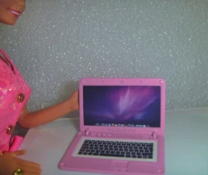 Computer Barbie taglia Lap Top ~ * ~ rosa chiaro ~ * ~ ottime condizioni - Foto 1 di 6