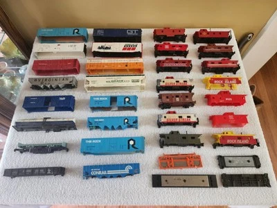 HO scale Freight Cars Junkyard For Parts Or Restoration (D) - Image 1 of 4
