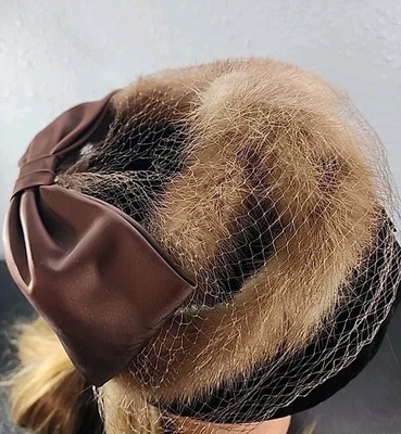 Sombrero pastillero vintage de piel de visón tocado rosa cobre tela satinada red para mujer Foto 1 de 4