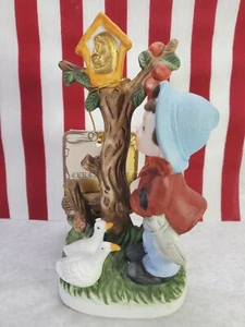 VINTAGE ROYAL CROWN " GIRL DUCKS/ APPLE TREE " ADORABLE 6" HEIGHT FIGURINE - Picture 1 of 3