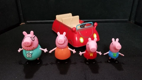 Jazwares Peppa Pig Family Car Lot Peppa George Mummy Daddy (non electronic car) Cover