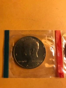 1978 P+D KENNEDY HALF UNCIRCULATED STILL IN MINT CELLO L@@K - Picture 1 of 4