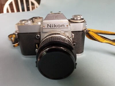Cámara Nikon EL2, cinco objetivos. 19 filtros, Macro-Lite, flash de fotos, soplador y película Foto 1 de 4