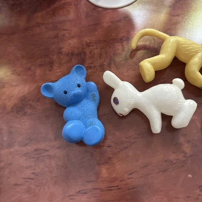 DDR Teddy Plaste Bären Figur Stück (rot und Blau Und Weiß U. gelb) - Bild 1 von 4