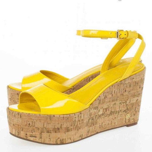 Ceppi di sughero gialli Tory Burch in pelle verniciata taglia 8