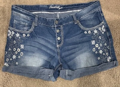 Amethyst Jeans Embroidered Cuffed Button Fly Denim Shorts Waist 38 (18) - Image 1 of 2