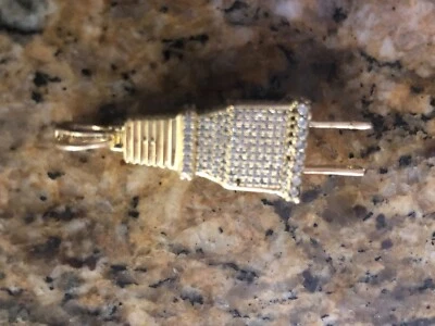 King Iced - Colgante Plug Charm para Collar - Tamaño Mediano - Falta una piedra  Foto 1 de 2