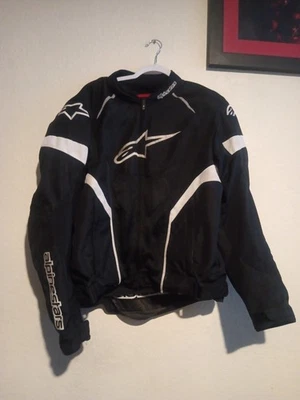 Chaqueta Alpinestars T-GP Plus R Air negra/blanca. Chaqueta deportiva talla Xlarge Foto 1 de 4