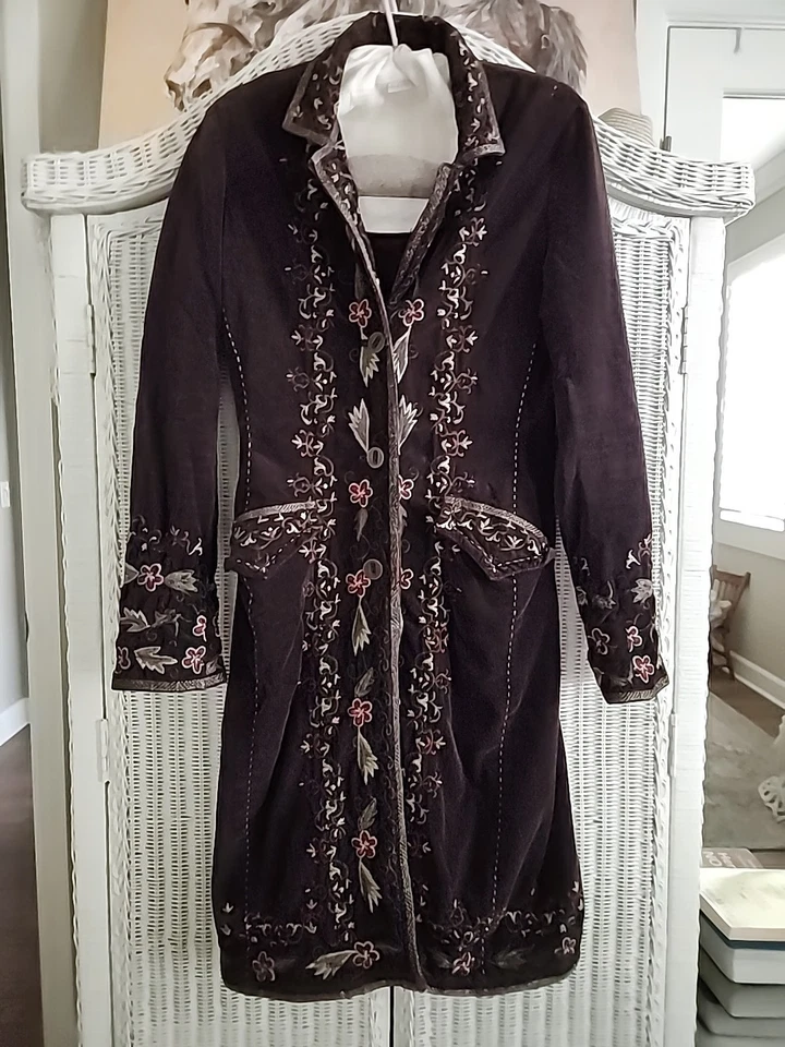 Abrigo bordado de terciopelo marrón Two Ten Five 2.10.10.5. XS PEQUEÑO EXCELENTE Foto 1 de 4