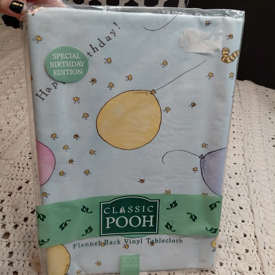 De Colección Winnie The Pooh Mantel Franela Vinilo Oblongo 52x70 Fiesta Nuevo de Lote Antiguo Cumpleaños Foto 1 de 3