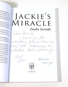 Libro de tapa blanda Jackie's Miracle firmado por Emeka Iwenofu automático - Imagen 1 de 3