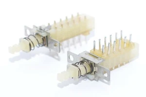 DDR Druckschalter / Tastensatz von RFT Typ ETE-DDR 7502, 4x UM, rastend, NOS - Picture 1 of 10